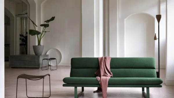 Podea de lemn, mobilier modern, stilizare elegantă